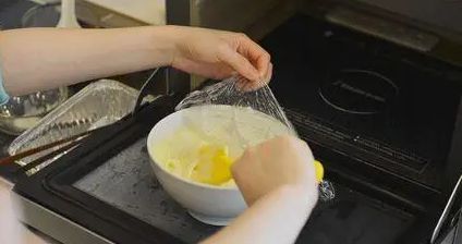 健康！如何正确选择保鲜膜？看过来K8凯发保鲜膜使用不当可能会危害(图1)