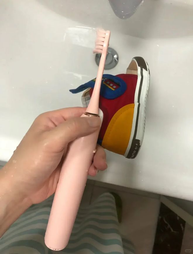 慧”！感觉离谱却解决不少生活痛点凯发首页登录看了年轻人的“生活智(图23)